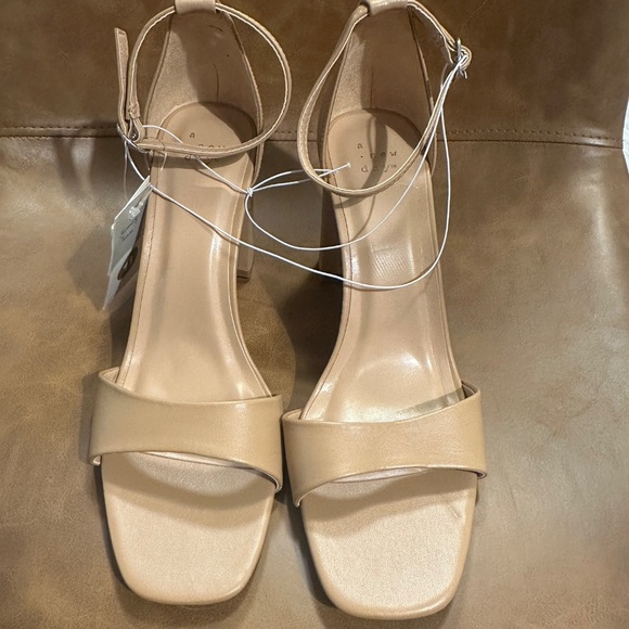 Women’s Shelly Heels-A New Day-Tan - Picture 2 of 7